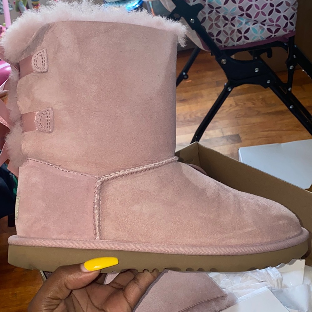 COPY - Uggs, Grade school 6, womens 7.5